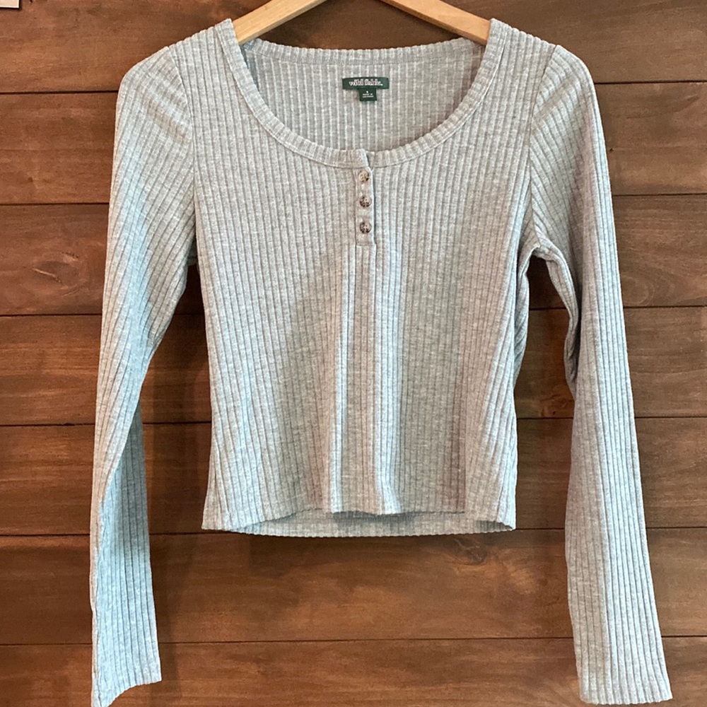 Wild Fable gray size S long sleeve crop top.